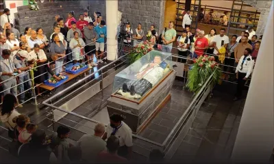 Dans l'effervescence du pèlerinage au Caveau du Bienheureux Père Laval