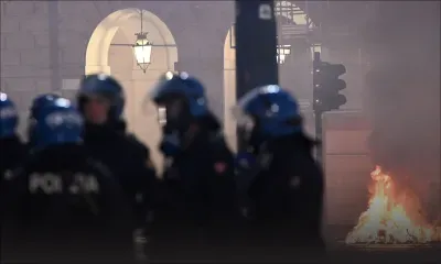 Pandémie: colère en Italie, craintes de reconfinement en France