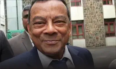 «Monn aflige par seki ine ariv MMM», dit Ivan Collendavelloo à sa sortie du bâtiment du Trésor