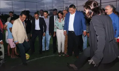 Rose-Hill : Ivan et Fazila tapent le ballon ensemble pour l’inauguration d’un mini soccer pitch