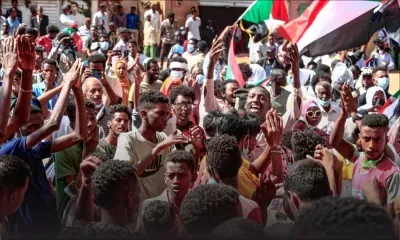 Au Soudan, le Premier ministre parti, la rue redoute un retour à la dictature