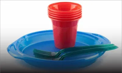 Les gobelets en plastique et non biodégradables vendus plus chers très bientôt