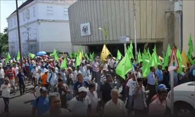 Manifestation des employés de l'industrie sucrière : «Aret fer dominer ar travayer», lance Ashok Subron 