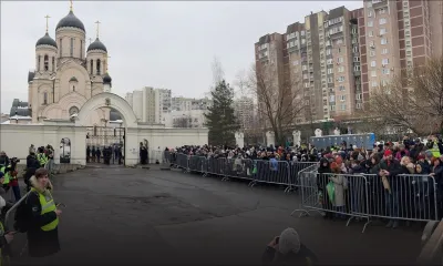 Des centaines de Russes rassemblés pour les funérailles de l'opposant Navalny à Moscou