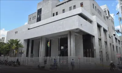 Agression à l’acide : le tribunal condamne Kersley Zino Désiré Faro à dix-huit mois de prison