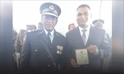 Il avait interpellé un chauffeur ivre : Sooraj Laljee récompensé pour acte de bravoure par le PM