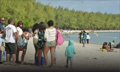 [En images] Affluence bon enfant pour un premier dimanche à la mer