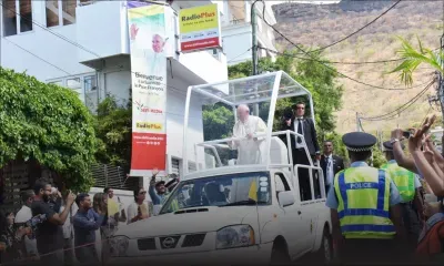 [En images] Après la messe, le pape François se rend à l'évêché