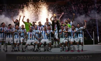 Mondial: les Bleus de Mbappé lâchent leur étoile, Messi la fait scintiller