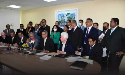 Stratégie commune de l’opposition : une manifestation à l’agenda 