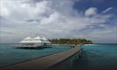   Covid-19 : les Maldives imposent des restrictions au tourisme après une flambée des cas