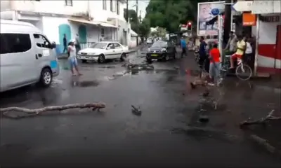 Maisons inondées : des habitants de Poste-de-Flacq expriment leur colère dans la rue