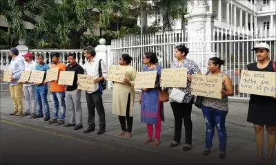 Des employés de Tex Knits devant le Parlement : «Nou ena dette, pas konne ki pou fer»