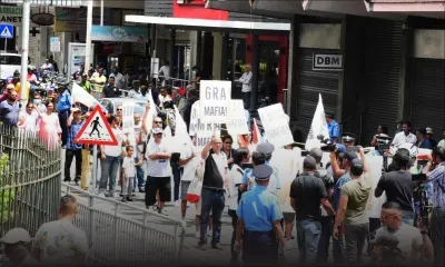 EN DIRECT : manif des membres de LPM à Port-Louis