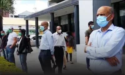 MK : l'AMCAA devant le Paille-en-queue building pour une manif silencieuse