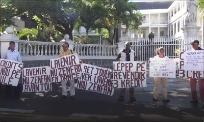 Port-Louis : Les plateformes Debout Citoyen et Habitat Concern manifestent contre les nouveaux critères d’admission en Grade 12