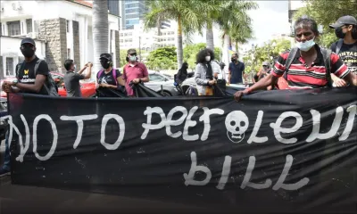 En images : Manifestation contre l’Offshore Petroleum Bill