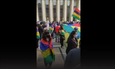 Des Mauriciens manifestent à Paris en même temps qu’à Mahébourg