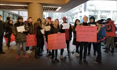  Canada : Embauchés comme figurants, ils réalisent qu’ils participent à une vraie manifestation