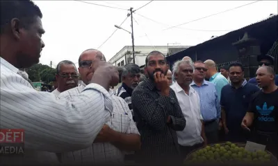 Rose-Hill : des marchands expriment leur colère dans la rue 