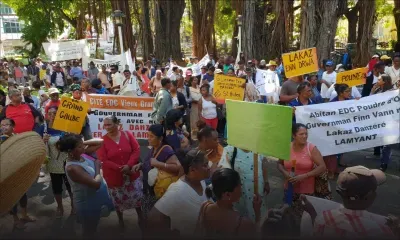 Maisons en amiante: des  familles manifestent dans les rues de la capitale