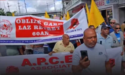 En direct : suivez la marche contre la réforme des pensions à Rose-Hill