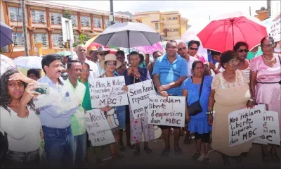 Moka : manifestation des Verts Fraternels devant la MBC