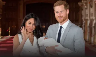 Le prince Harry et son épouse Meghan présentent leur fils au public