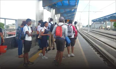 Grande rentrée : le Metro Express, un nouveau mode de transport, mais bon nombre de collégiens ont privilégié le bus à Rose-Hill