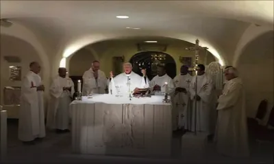 Tombe de Saint-Pierre au Vatican : Mgr Maurice E. Piat célèbre une messe pour les Mauriciens