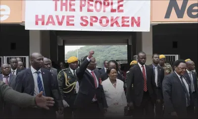 Zimbabwe: le nouveau président Mnangagwa succède officiellement à Mugabe