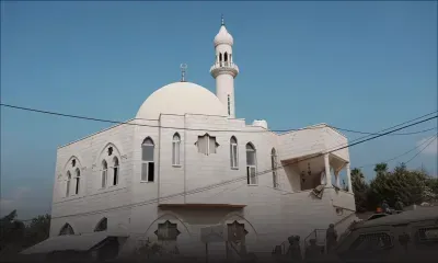  Cisjordanie : des colons israéliens incendient une mosquée et y inscrivent des graffitis lors d’une nouvelle attaque