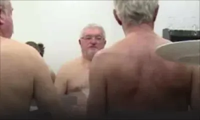 «Bon appétit tout nu !»: le premier restaurant naturiste de Paris 