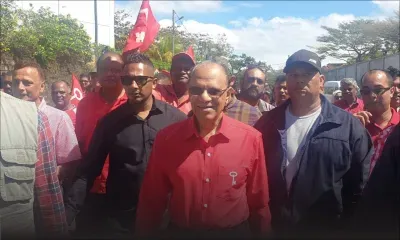 Nomination Day au no 7 : Navin Ramgoolam sur le terrain pour soutenir la candidature d'Anil Bachoo