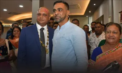 Ambiance de fête après l'élection du nouveau président du Conseil de district de Flacq