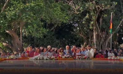 125e anniversaire de SSR : Le PM se recueille au samadhi du Père de la Nation