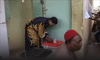 Les Nigérians votent pour élire leur prochain président lors d'un scrutin serré