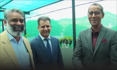 Le député Mahomed alimente les spéculations en posant pour une photo avec le ministre Gobin et le Dr Joomaye