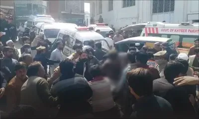 Pakistan: au moins 30 morts dans un attentat dans une mosquée de Peshawar