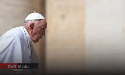 Le pape appelle la communauté internationale à interdire la GPA