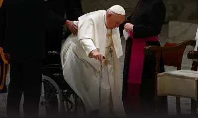 La démission d'un pape ne "doit pas devenir une mode", dit François