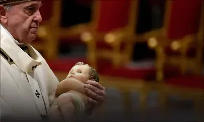 A la messe de Noël, le pape appelle les fidèles à «redécouvrir les petites choses de la vie»
