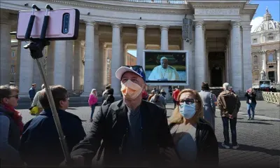 [En images] Coronavirus oblige, le pape en direct vidéo pour contenir l'épidémie 