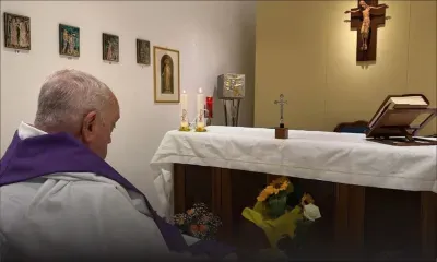 Le Vatican publie une première photo du pape François depuis son hospitalisation