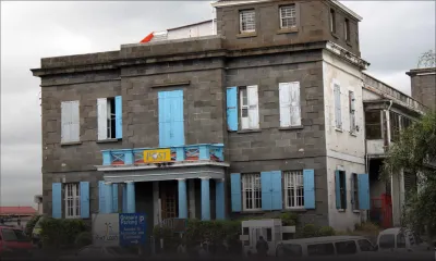 Poste : une carte de vœux contenait Rs 290 000 d’héroïne