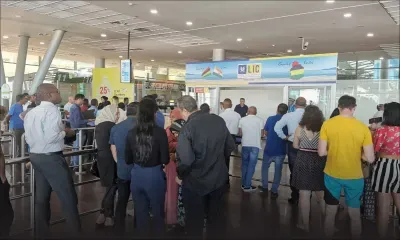 Coronavirus : les parents des douze étudiants mauriciens trépignent d’impatience à l’aéroport de Plaisance
