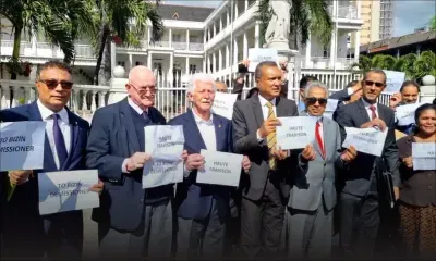 PNQ houleuse : l'opposition proteste devant le Parlement