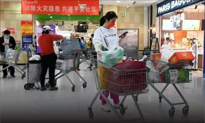 Tests PCR, rayons pris d'assaut: Pékin sous la menace du confinement