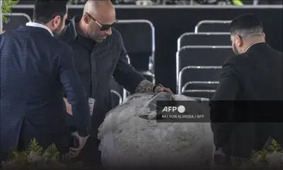 Brésil: début de la veillée funèbre de Pelé au stade du Santos FC 