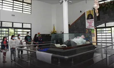 Pèlerinage au tombeau du père Laval : des fidèles parlent de l’importance de ce 9 septembre